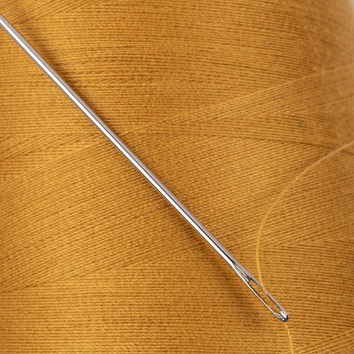 Швейные нитки (полиэстер) 40/2   "Nitka"  ( 101-200 )  4570 м №137 св.охра