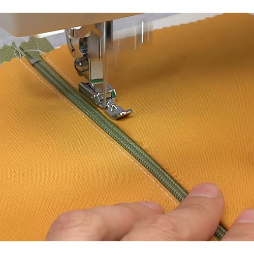 "Micron"   PF-31   Лапка   для вшивания молний .