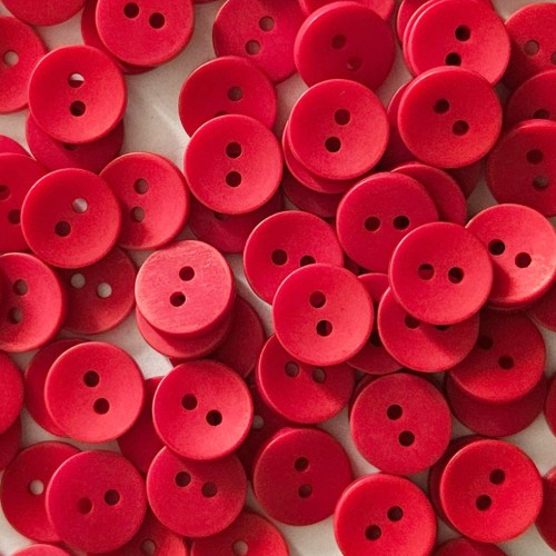 Пуговица P-001. 11.5 мм/2. красный 18-1655 (уп. 12 шт)