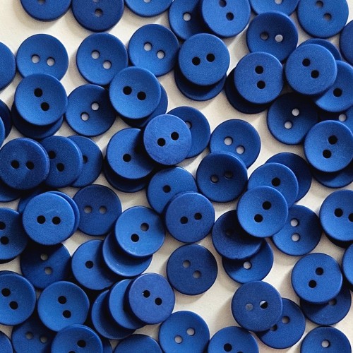 Пуговица P-001. 11.5 мм/2. василек 19-4150 (уп. 12 шт)