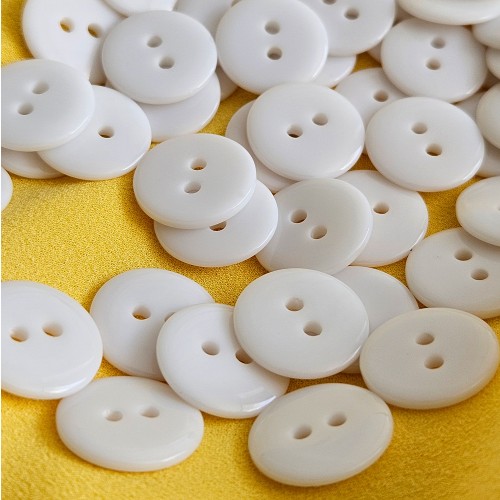 Пуговица P-002. 15 мм/2. белый глянцевый (уп. 12 шт)