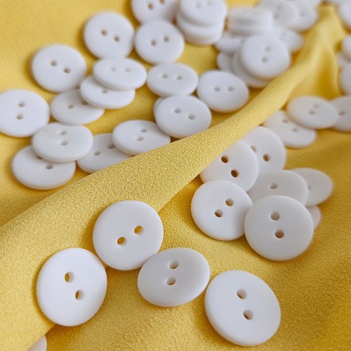 Пуговица P-002. 15 мм/2. белый матовый (уп. 12 шт)