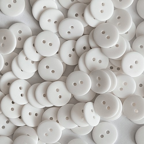 Пуговица P-002. 15 мм/2. белый матовый (уп. 12 шт)