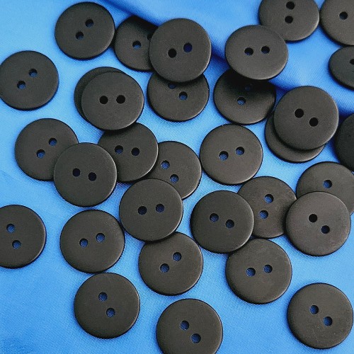 Пуговица P-002. 18 мм/2. черный матовый (уп. 12 шт)