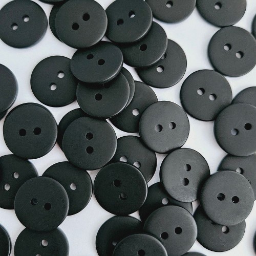 Пуговица P-002. 18 мм/2. черный матовый (уп. 12 шт)