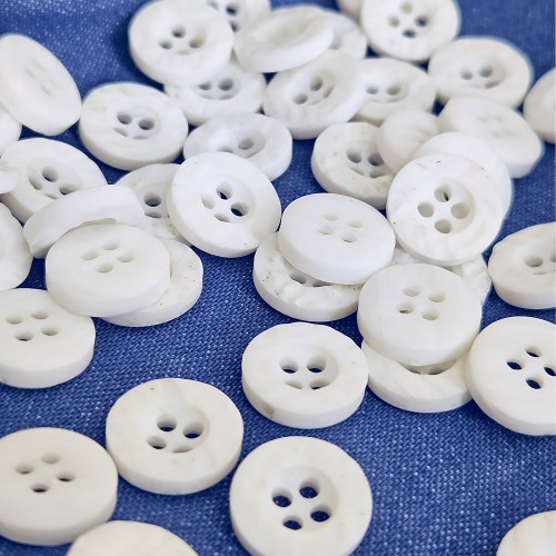 Пуговица P-A1404. 11.5 мм/4 молочный (уп. 12 шт)