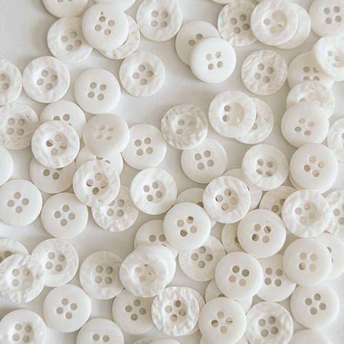 Пуговица P-A1404. 11.5 мм/4 молочный (уп. 12 шт)